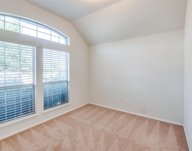 347 Creekside Way - Photo Thumbnail 16