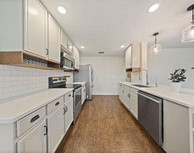 1110 Antoinette Drive - Photo Thumbnail 11