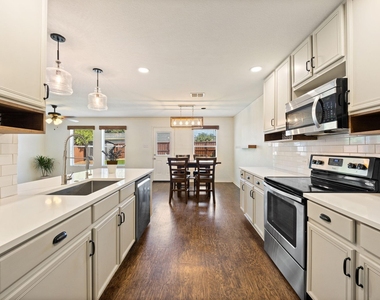 1110 Antoinette Drive - Photo Thumbnail 12