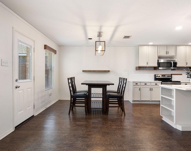 1110 Antoinette Drive - Photo Thumbnail 7