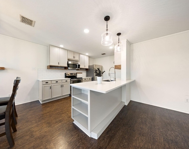 1110 Antoinette Drive - Photo Thumbnail 8