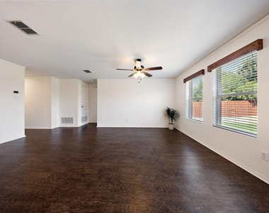 1110 Antoinette Drive - Photo Thumbnail 6