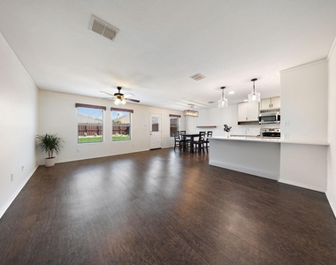 1110 Antoinette Drive - Photo Thumbnail 4