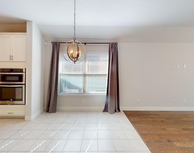 2805 Bird Creek Court - Photo Thumbnail 8