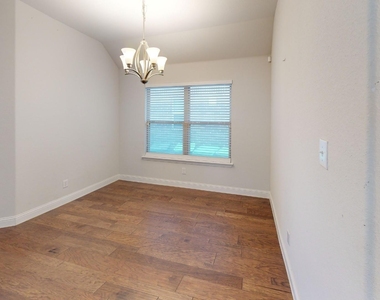 2805 Bird Creek Court - Photo Thumbnail 6