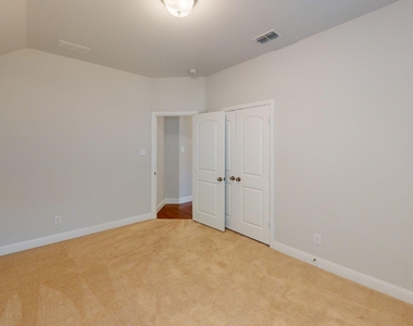 2805 Bird Creek Court - Photo Thumbnail 16