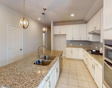 2805 Bird Creek Court - Photo Thumbnail 9