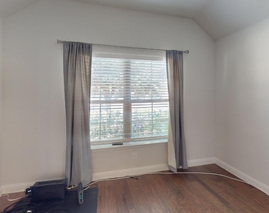 2805 Bird Creek Court - Photo Thumbnail 17