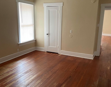 2257 College Avenue - Photo Thumbnail 11