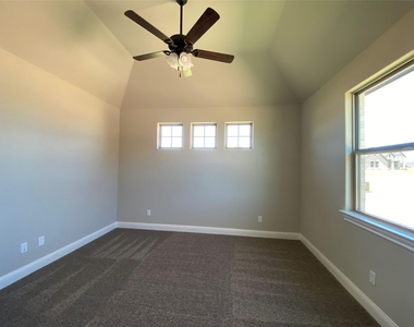 592 Lydia Lane - Photo Thumbnail 27