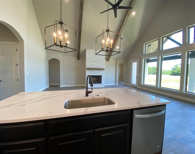 592 Lydia Lane - Photo Thumbnail 8