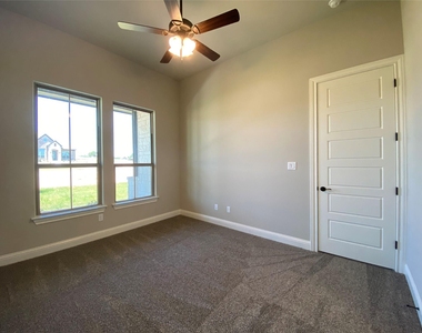 592 Lydia Lane - Photo Thumbnail 25