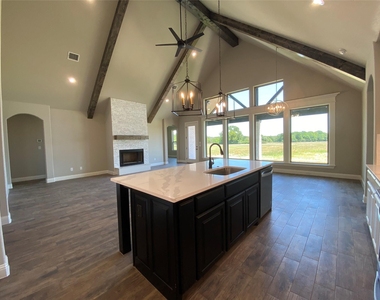 592 Lydia Lane - Photo Thumbnail 4