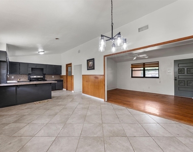 308 Catalina - Photo Thumbnail 8