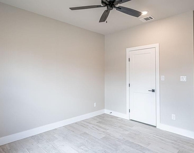 2204 Salina Circle - Photo Thumbnail 9