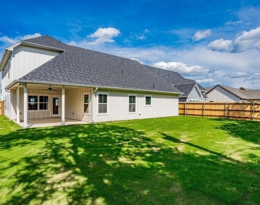 2204 Salina Circle - Photo Thumbnail 32