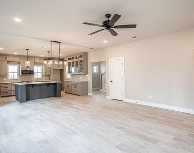 2204 Salina Circle - Photo Thumbnail 4
