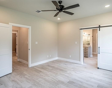2204 Salina Circle - Photo Thumbnail 16