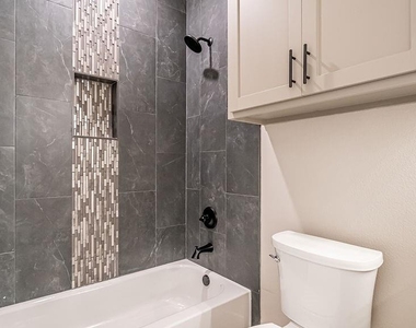 2204 Salina Circle - Photo Thumbnail 13