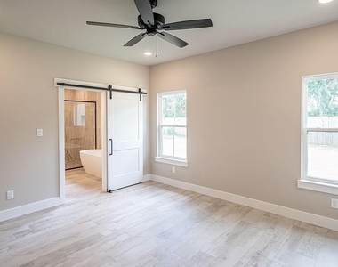 2204 Salina Circle - Photo Thumbnail 17
