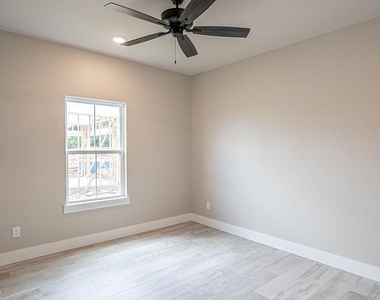 2204 Salina Circle - Photo Thumbnail 11