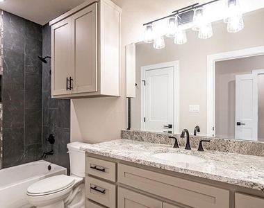 2204 Salina Circle - Photo Thumbnail 12