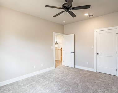 2204 Salina Circle - Photo Thumbnail 27
