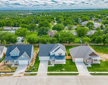 2204 Salina Circle - Photo Thumbnail 30