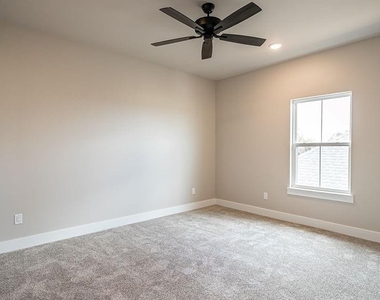 2204 Salina Circle - Photo Thumbnail 25