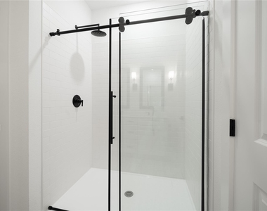 2109 Maple Ridge Drive - Photo Thumbnail 18