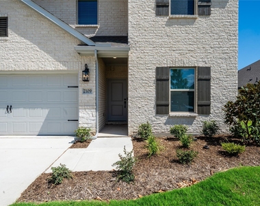 2109 Maple Ridge Drive - Photo Thumbnail 3