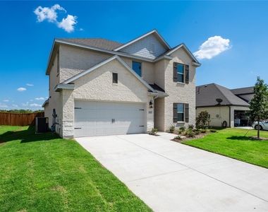 2109 Maple Ridge Drive - Photo Thumbnail 2
