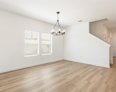 2109 Maple Ridge Drive - Photo Thumbnail 11