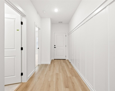 2109 Maple Ridge Drive - Photo Thumbnail 4