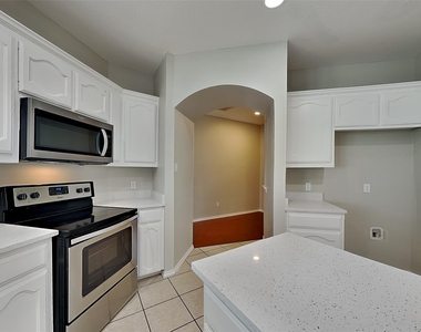 3848 Brandywine Lane - Photo Thumbnail 4