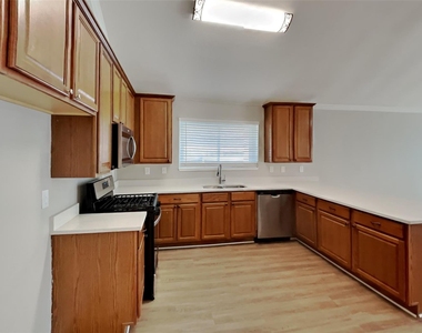 4836 Park Brook Drive - Photo Thumbnail 6