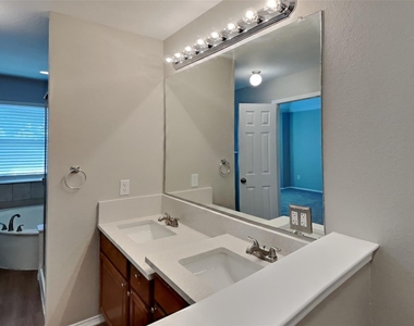 4836 Park Brook Drive - Photo Thumbnail 11