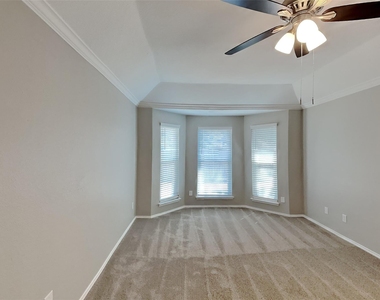 4836 Park Brook Drive - Photo Thumbnail 9