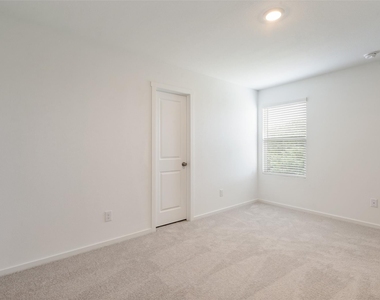 12104 Steeplechase Drive - Photo Thumbnail 16