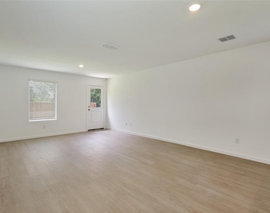 12104 Steeplechase Drive - Photo Thumbnail 13