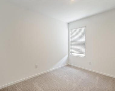 12104 Steeplechase Drive - Photo Thumbnail 19
