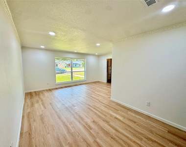 6200 Wrigley Way - Photo Thumbnail 4