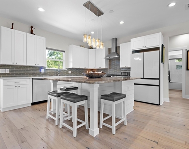 114 Garrett Lane - Photo Thumbnail 2