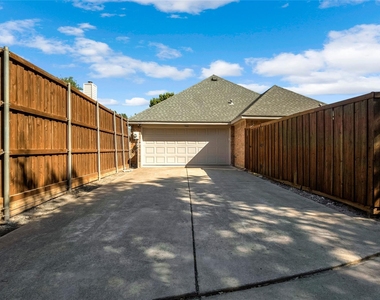 7042 Aspen Creek Lane - Photo Thumbnail 26