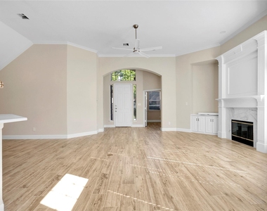 7042 Aspen Creek Lane - Photo Thumbnail 8