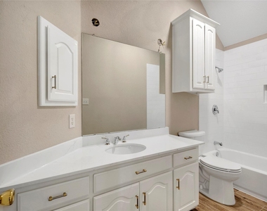 7042 Aspen Creek Lane - Photo Thumbnail 24