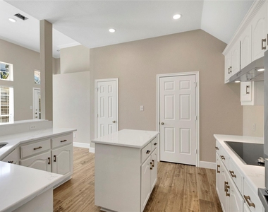 7042 Aspen Creek Lane - Photo Thumbnail 14