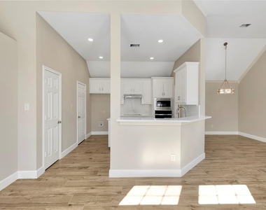 7042 Aspen Creek Lane - Photo Thumbnail 12