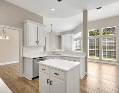 7042 Aspen Creek Lane - Photo Thumbnail 15