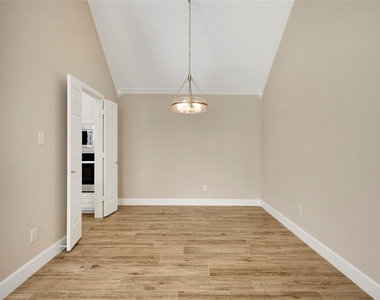 7042 Aspen Creek Lane - Photo Thumbnail 16